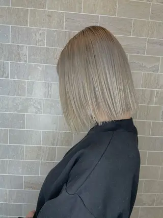 ミディアム ブリーチ毛矯正.髪質 改善.髪にドラマをのヘアスタイル