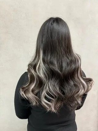 ロング 🇰🇷韓国風ハイ トーンKANA🖤のヘアスタイル