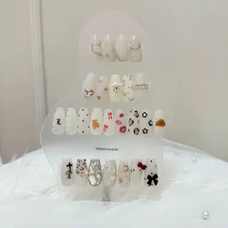 ネイル NAILSALON LUNON 獨協大学前駅店所属・LUNON 獨協大学前駅店のネイルデザイン
