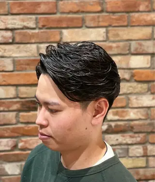 ミディアム パーマ ヒロ銀座BARBERSHOP丸の内店所属・ヒロ銀座　石川 昂のヘアスタイル