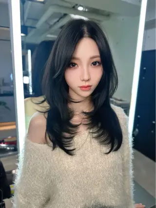 セミロング カラー 韓国レイヤー 似合わせカラーのヘアスタイル