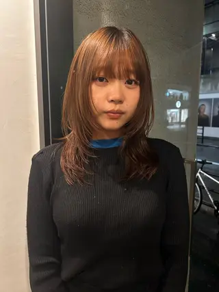 ミディアム hen所属・心斎橋/レイヤー/ ブリーチ/モエのヘアスタイル