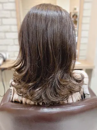 セミロング カラー 清水 有実子のヘアスタイル