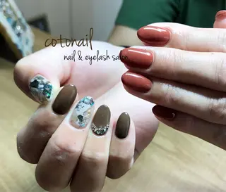 ミディアム ネイル ツメトマツゲ .のネイルデザイン