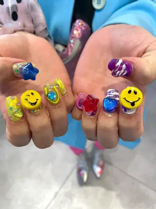 ネイル Shiori・:* 💫のネイルデザイン