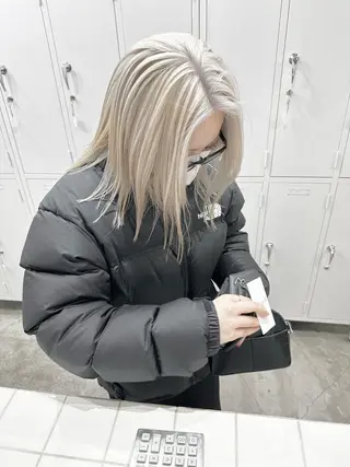 ミディアム カラー kai .のヘアスタイル