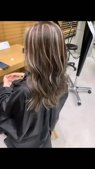 セミロング カラー 🌺KANA🇺🇸 海外トレンドヘアのヘアスタイル