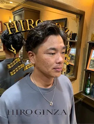 ミディアム パーマ プレミアムバーバー新宿店所属・新宿駅近！ 💈口コミ多数✨のヘアスタイル
