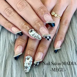 ネイル MADIA藤沢所属・MADIA MEGUのネイルデザイン