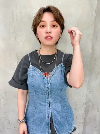 ショート カラー 小泉 葵のヘアスタイル