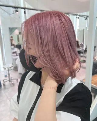 ショート カラー ayano/天神 ハイトーン/レイヤーのヘアスタイル
