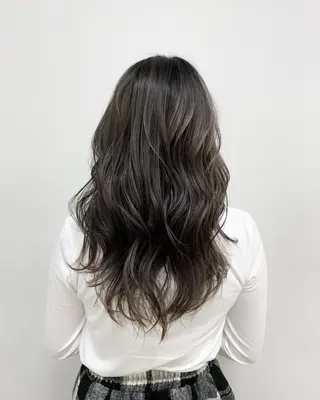 セミロング カラー レイヤー×縮毛矯正 深見 拓のヘアスタイル