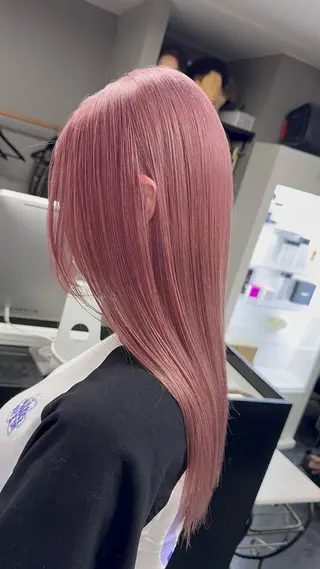 セミロング カラー ヘアアレンジ ホワイトカラー/ ピンクベージュにったのヘアスタイル