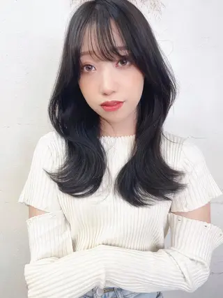 ロング カラー レイヤーカット、 大人可愛い　中村美羅のヘアスタイル
