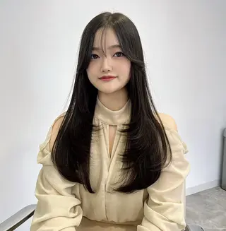 ロング 𝑴𝑰𝑯𝑶 ／ワンホンヘアのヘアスタイル