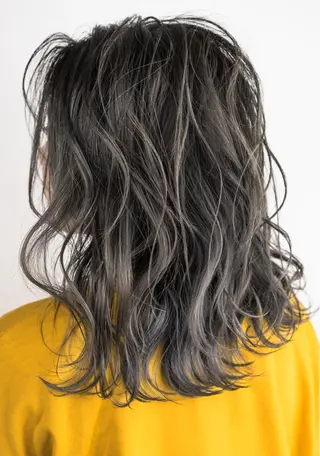 ミディアム カラー 小嶋 真滋のヘアスタイル