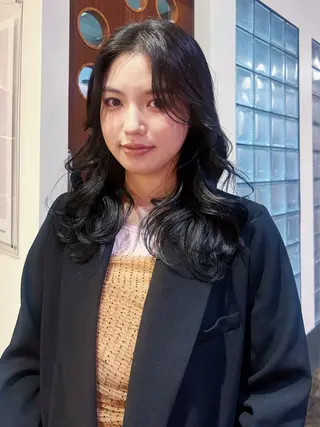 ロング カラー Vibe所属・hanami パーマ/透明感カラーのヘアスタイル