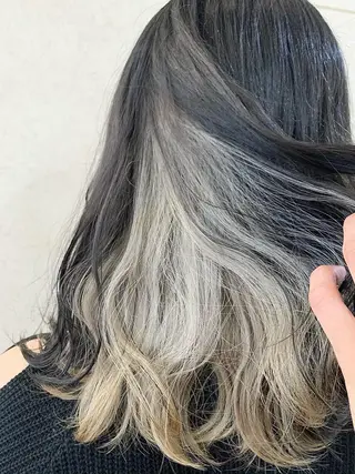 ミディアム 倉林隆一🐈 ダブルカラー/艶髪のヘアスタイル