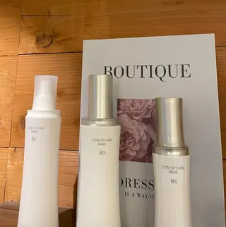 新地 咲綾のヘアスタイル