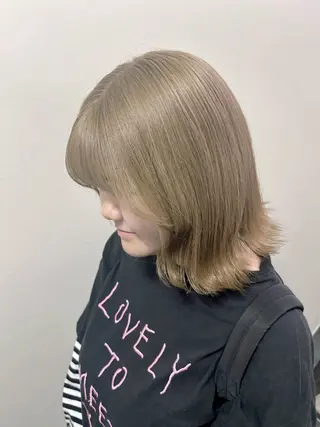 ミディアム レイヤー/ハイトーン カラー/SHISEIのヘアスタイル