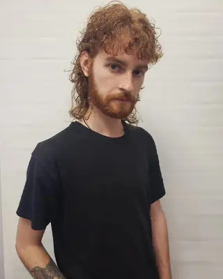 ミディアム Backbocker所属・ハイトーン/ブリーチ /デザインカラーのヘアスタイル