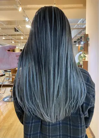 ロング カラー コントラスト バレイヤージュ志鎌のヘアスタイル