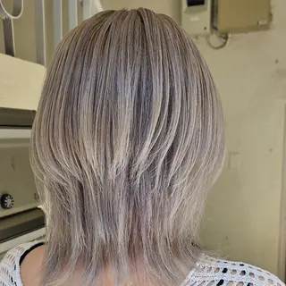 ミディアム 🇰🇷透明感×ハイ トーン🌟tomoのヘアスタイル