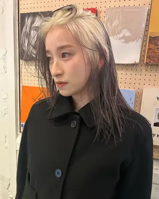 セミロング カラー Loom.所属・村上雅人 ナチュラルモードのヘアスタイル