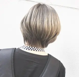 ショート カラー ブリーチ、パーマ 西部笑のヘアスタイル