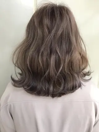 ミディアム 角床直哉 カラーカットNO 1のヘアスタイル