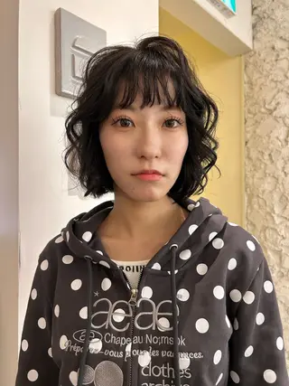 ミディアム カラー Yaya ヤヤ / HACO+のヘアスタイル