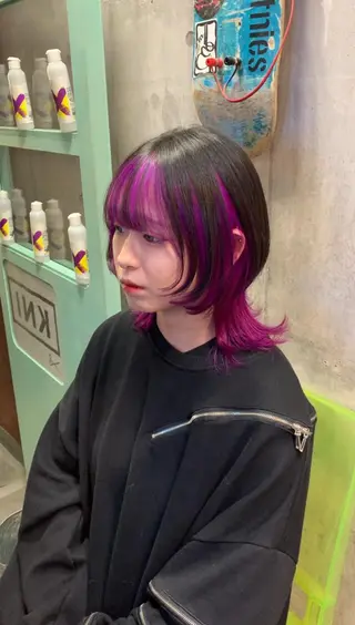 ミディアム カラー ウルフカットデザイン カラー特化アールイーのヘアスタイル