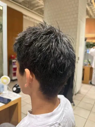 ショート ヘアーサロン　エムプラス　ヨツバコ所属・壽賀 竜佑のヘアスタイル