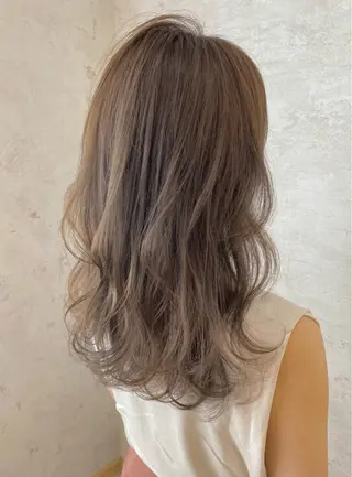 ミディアム カラー 栗原 瑠世のヘアスタイル