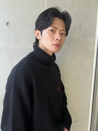 ミディアム パーマ メンズ メンズ職人/センター パート/富沢真斗のヘアスタイル