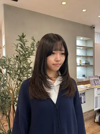 ロング 髙木琉菜 レイヤー／艶カラーのヘアスタイル