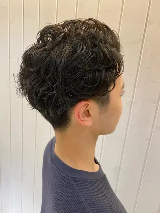 パーマ メンズ 透明感カラー・ 髪質改善🩵イケダのヘアスタイル