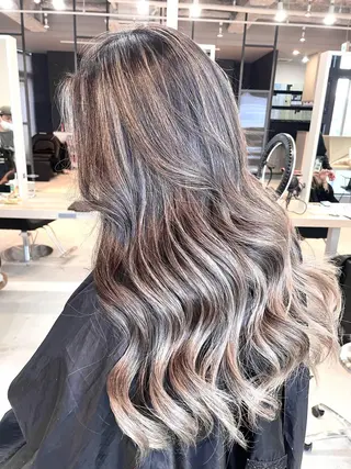 ロング カラー Lia所属・皆木 智晴のヘアスタイル