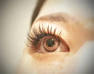 マツエク・マツパ 眉毛まつ毛専門店 uralogeのマツエク・マツパデザイン