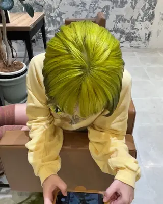 ミディアム カラー Vicky オリーブ メンズカジュアルのヘアスタイル