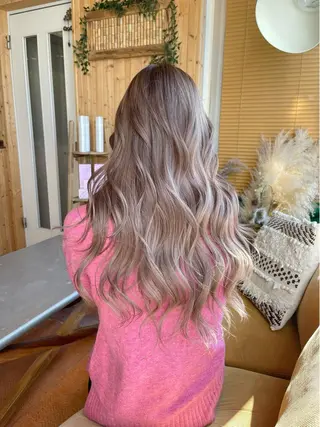 ロング 韓国レイヤー外国人風 透明感カラー髪質改善のヘアスタイル