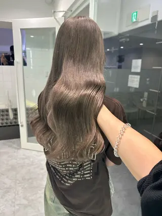 ロング カラー ヘアアレンジ 🪞ハイトーン🪞 🤍waka🤍のヘアスタイル