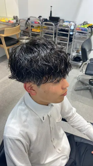 パーマ メンズ fifth 安次富　泰雅のヘアスタイル