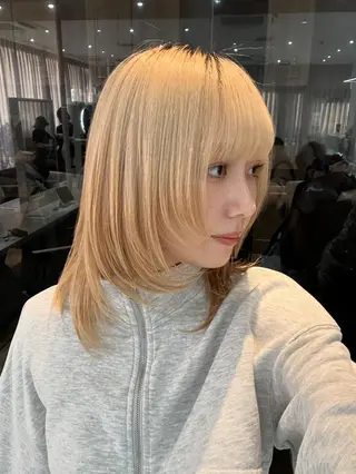 ミディアム ハッシュカット🖤 レイヤー/透けカラーのヘアスタイル