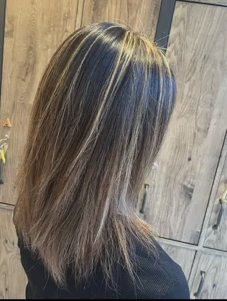 セミロング カラー COCOA Glow所属・🤍みう🤍¥ 3,300 〜のヘアスタイル