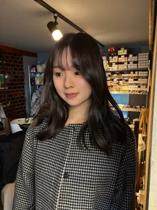 セミロング カラー Gigi 代々木所属・りこ 🐈‍⬛韓国艶カラーのヘアスタイル