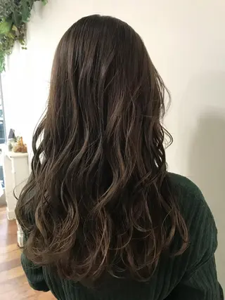ロング カラー いけだ　ひかり ハイライトくびれヘアのヘアスタイル