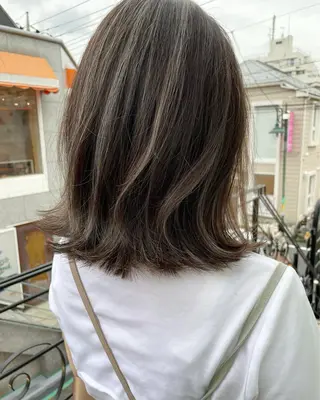 ミディアム 平 ちひろのヘアスタイル