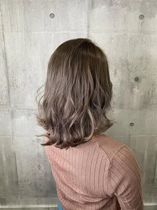 ミディアム supbytomee所属・カラー特化型サロン #SUP.のヘアスタイル