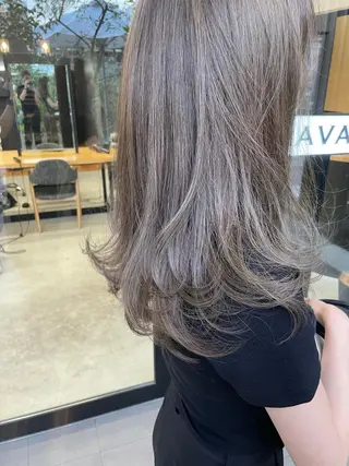 セミロング カラー マエダ リョウのヘアスタイル
